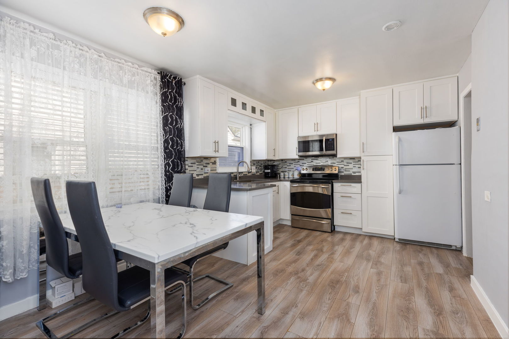 6718 W Forest Preserve Drive, Harwood Heights, IL 60706