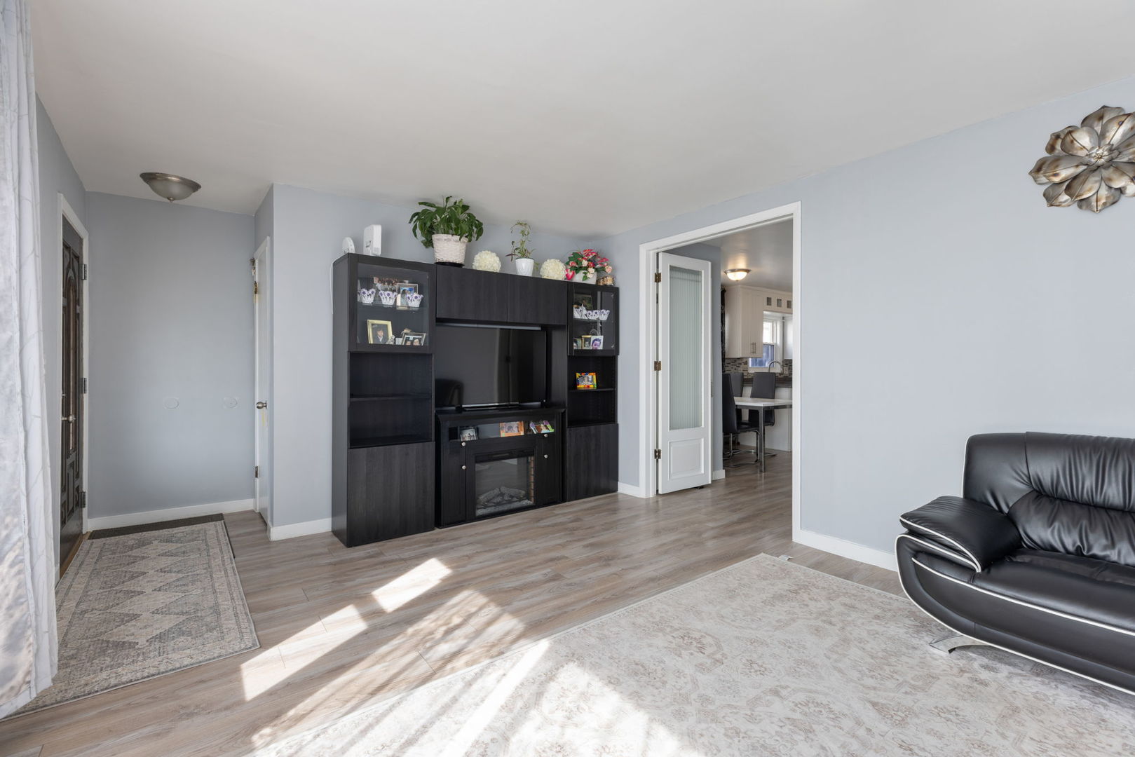 6718 W Forest Preserve Drive, Harwood Heights, IL 60706