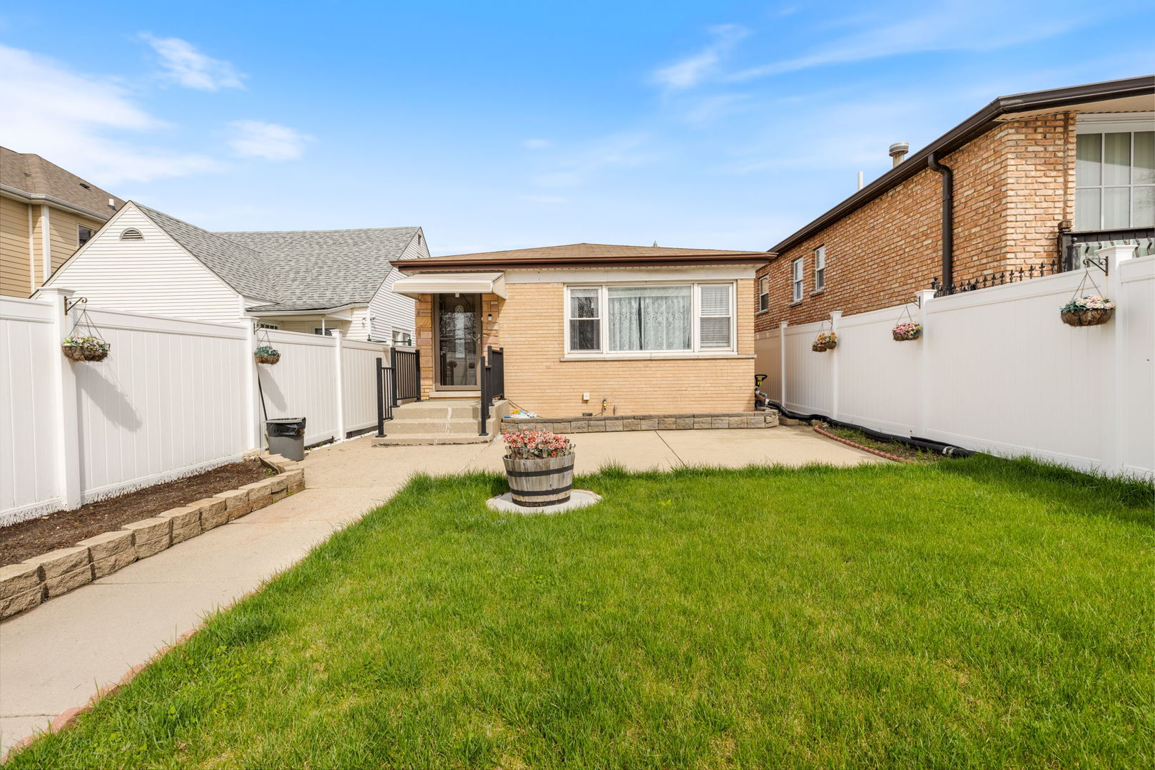 6718 W Forest Preserve Drive, Harwood Heights, IL 60706