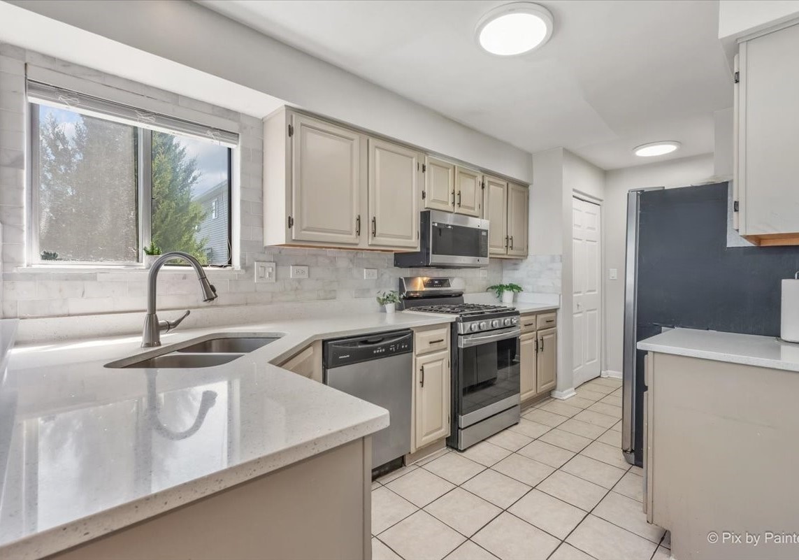 1990 WILDWOOD Lane, Hanover Park, IL 60133