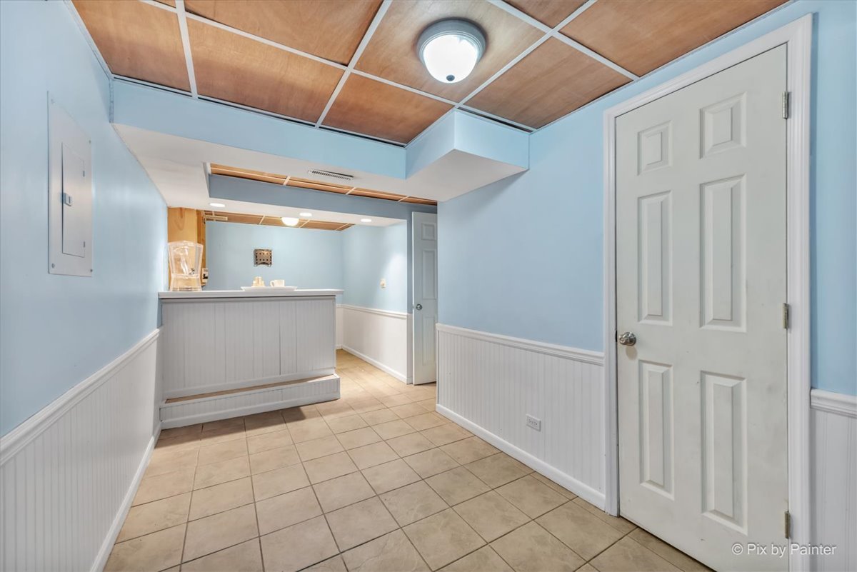 1990 WILDWOOD Lane, Hanover Park, IL 60133