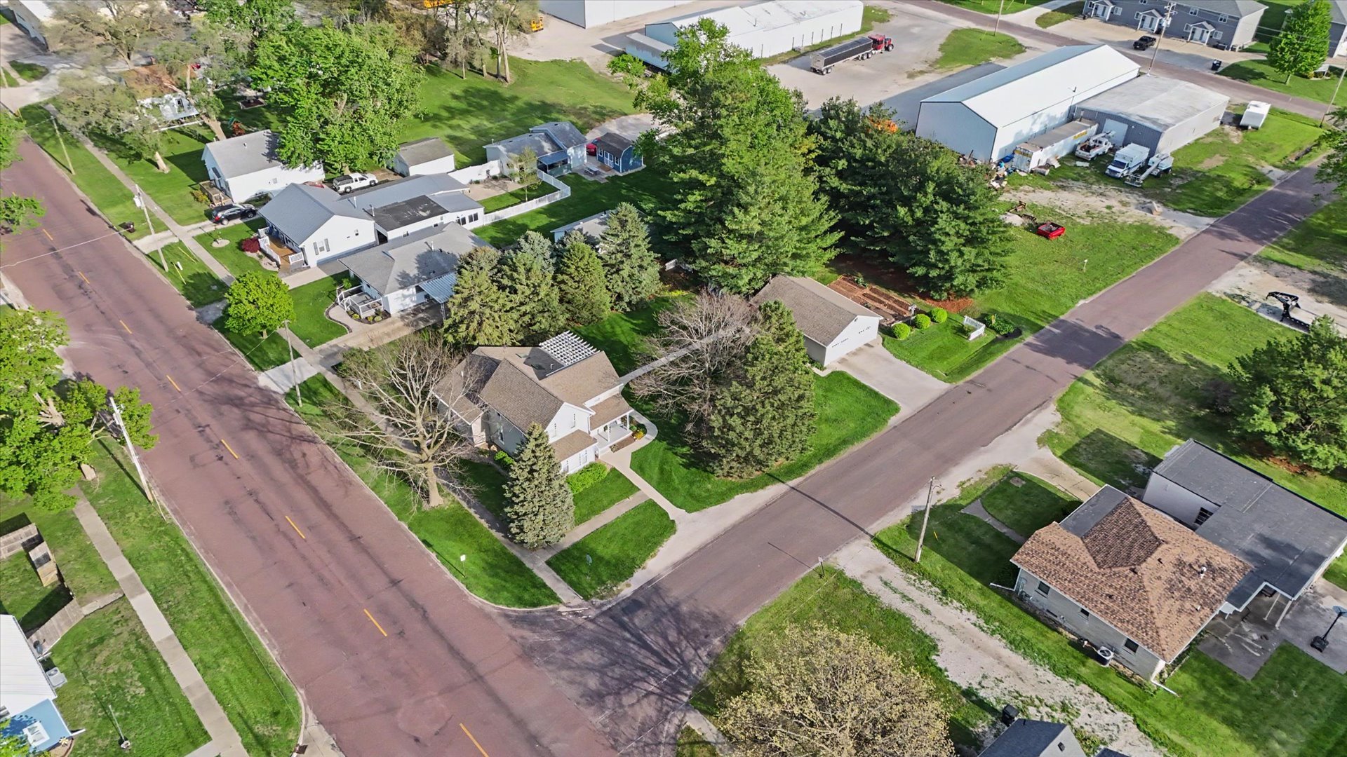 102 S WOOD Street, Gibson City, IL 60936