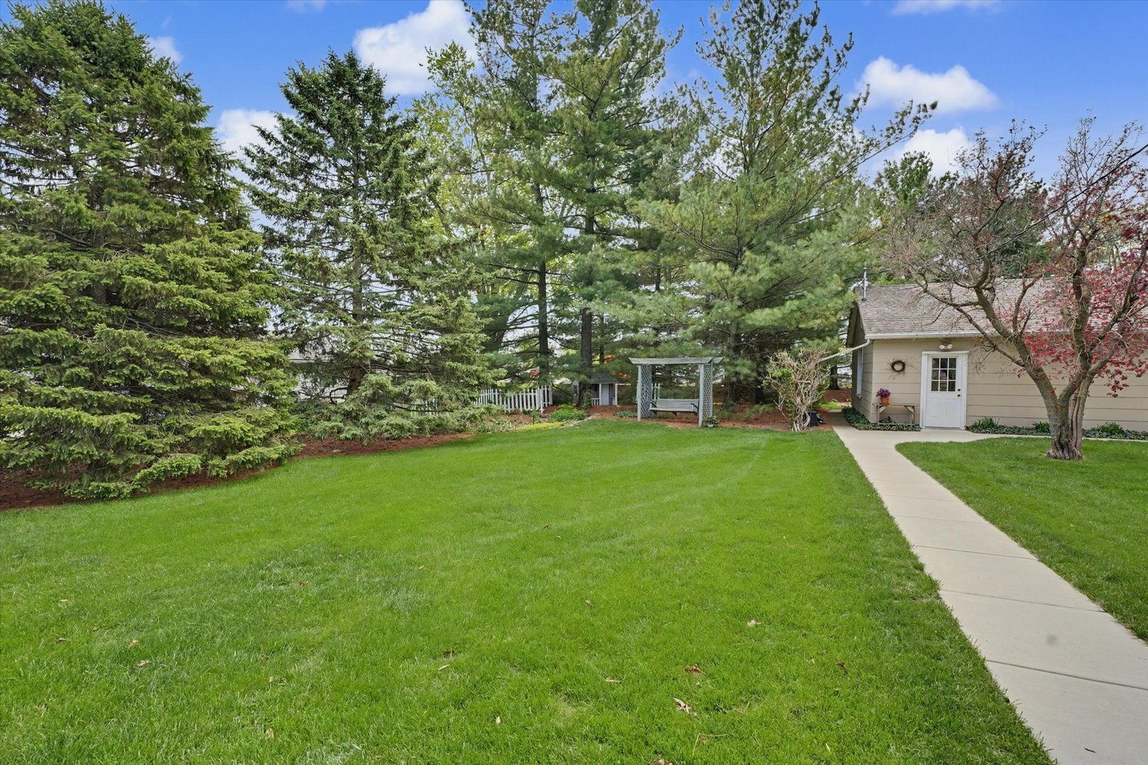 102 S WOOD Street, Gibson City, IL 60936