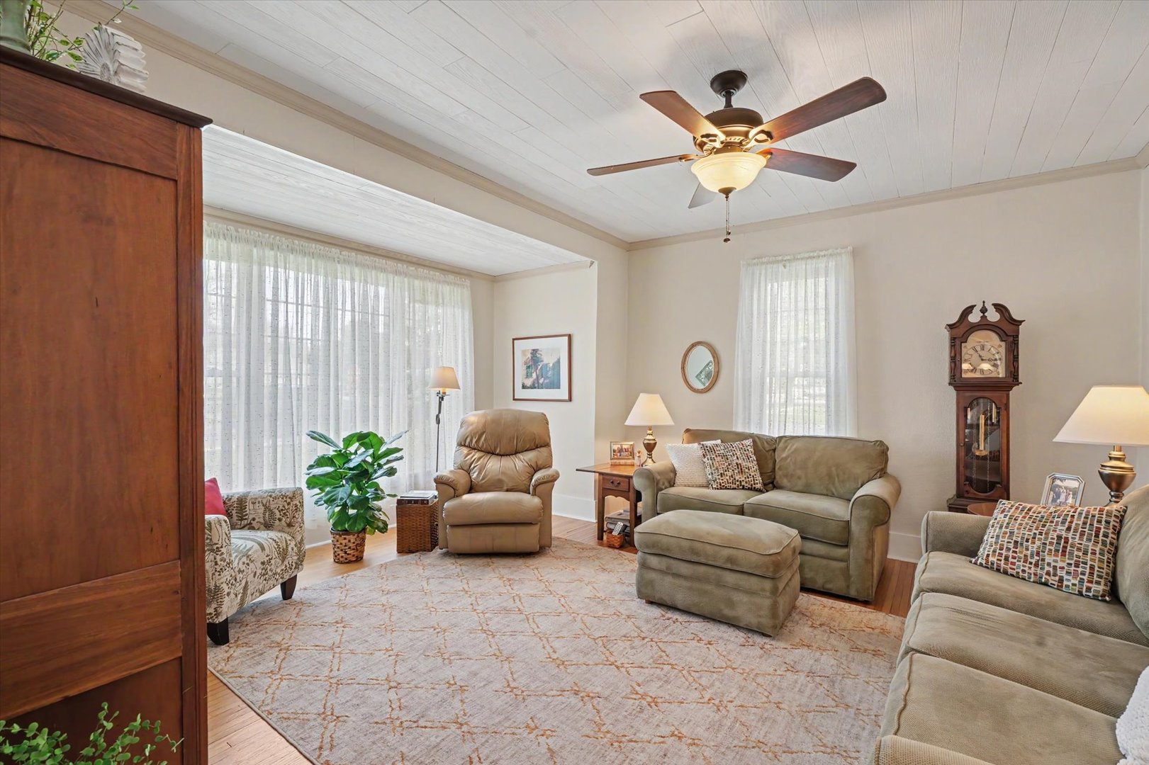 102 S WOOD Street, Gibson City, IL 60936