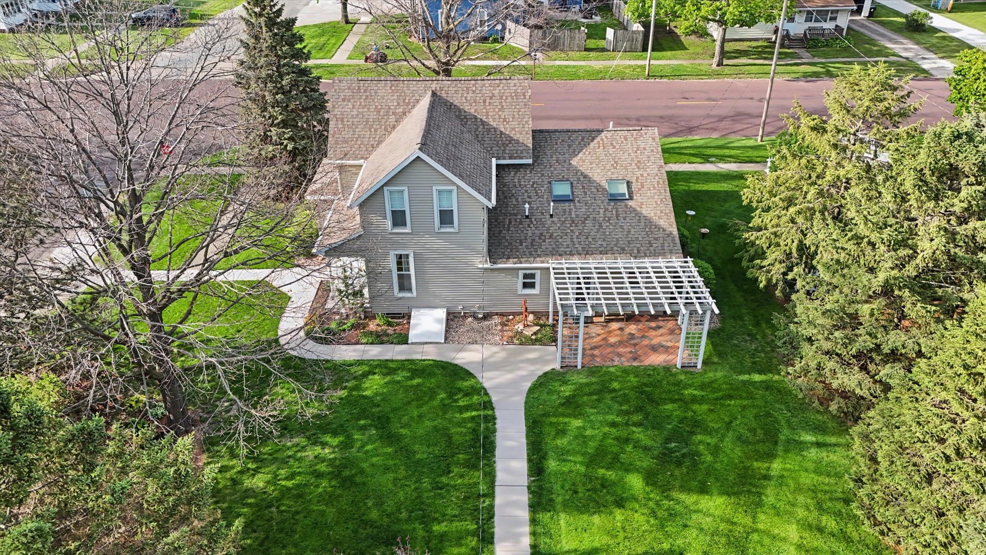 102 S WOOD Street, Gibson City, IL 60936