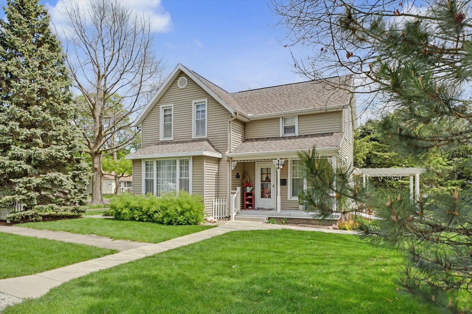 102 S WOOD Street, Gibson City, IL 60936