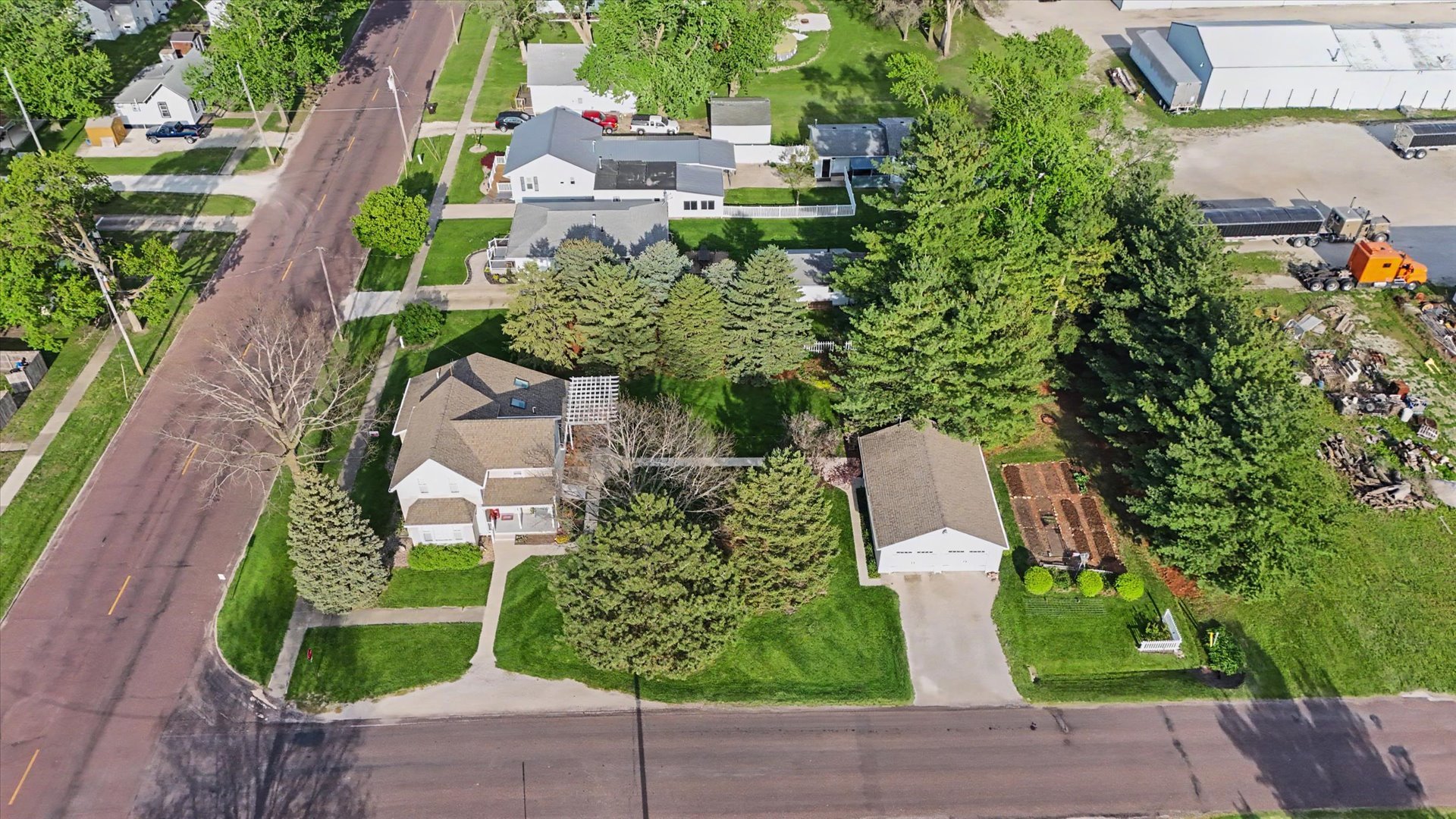 102 S WOOD Street, Gibson City, IL 60936