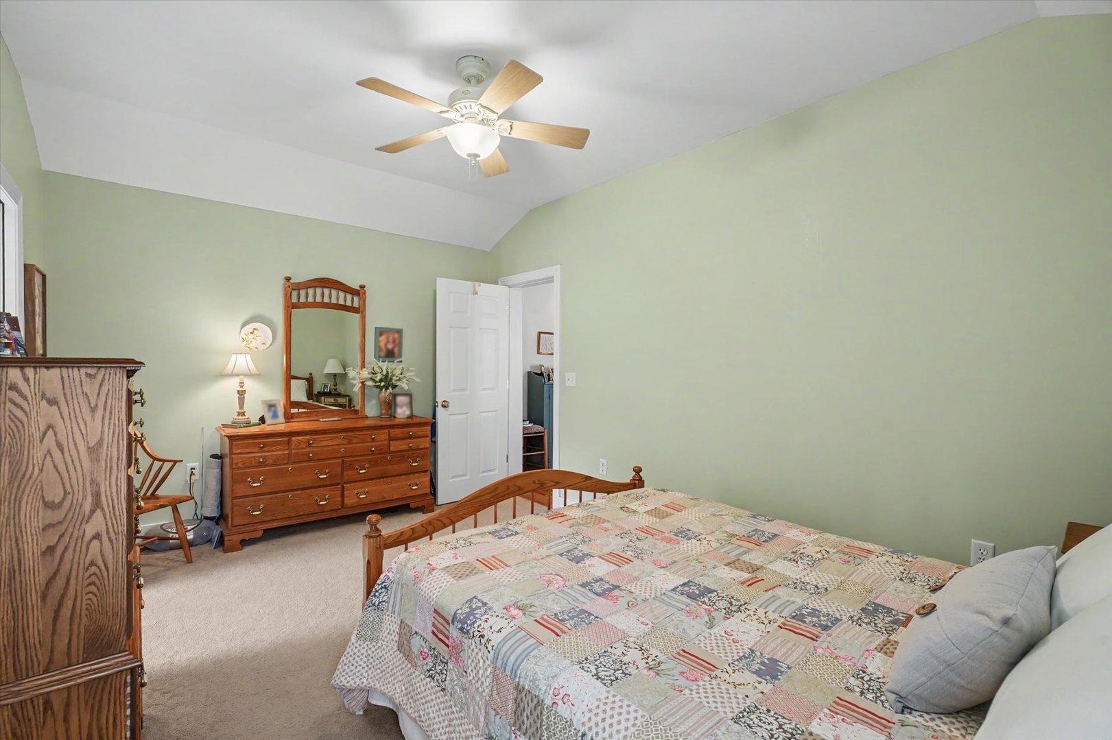 102 S WOOD Street, Gibson City, IL 60936