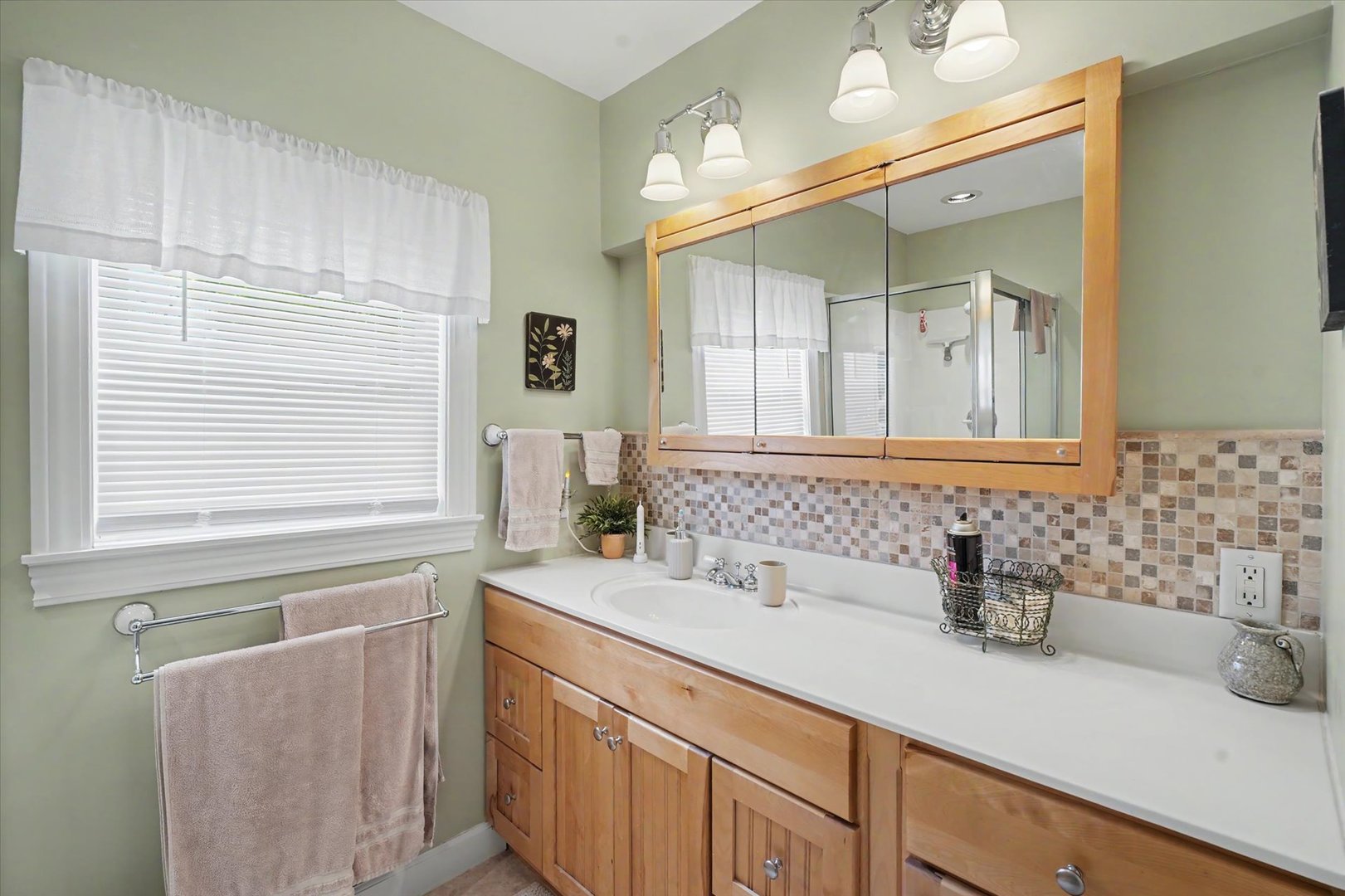 102 S WOOD Street, Gibson City, IL 60936