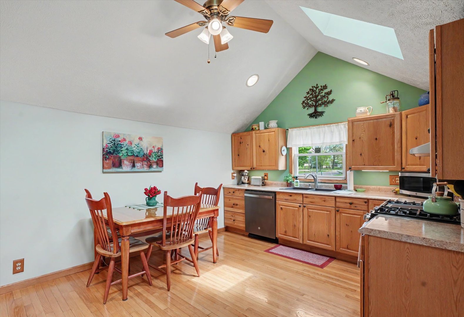 102 S WOOD Street, Gibson City, IL 60936