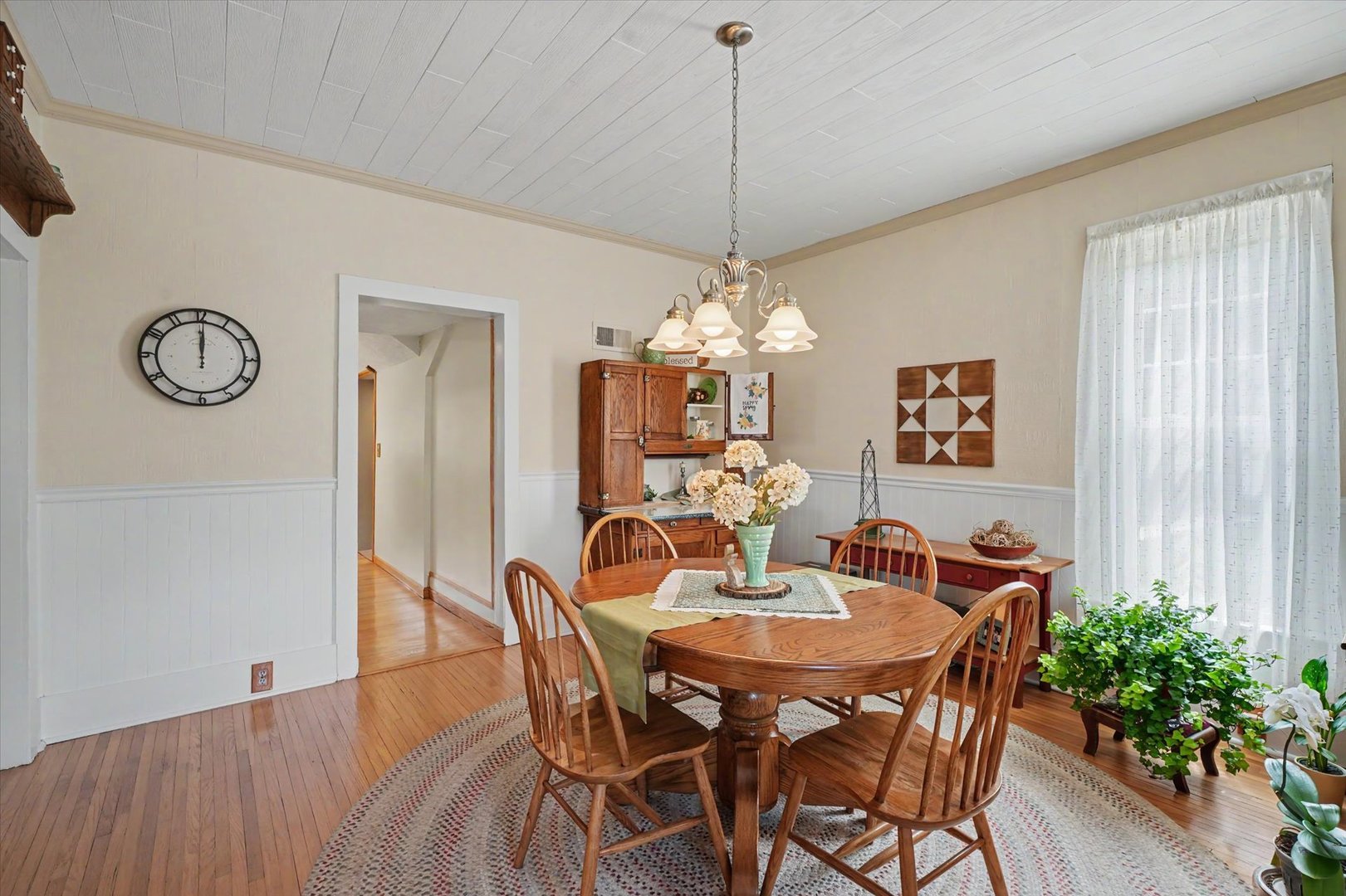 102 S WOOD Street, Gibson City, IL 60936