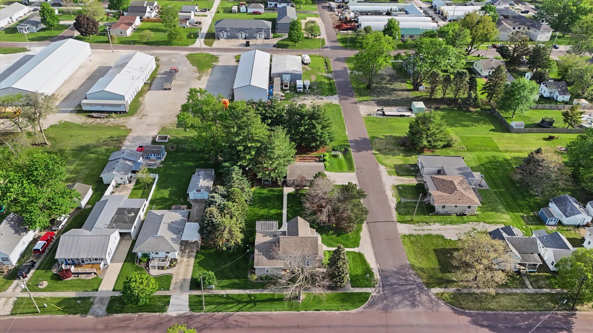 102 S WOOD Street, Gibson City, IL 60936