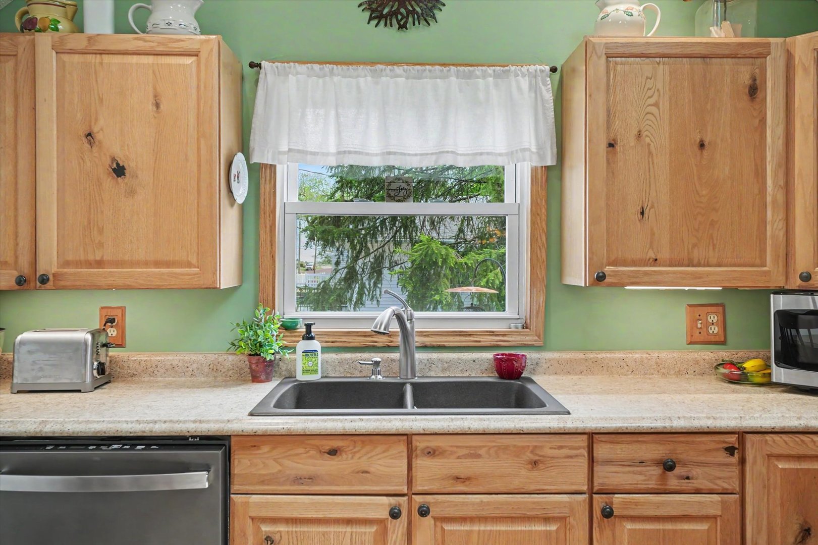 102 S WOOD Street, Gibson City, IL 60936