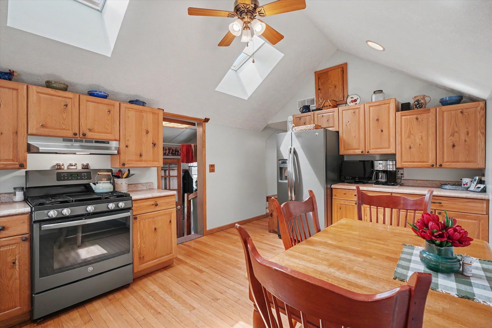 102 S WOOD Street, Gibson City, IL 60936