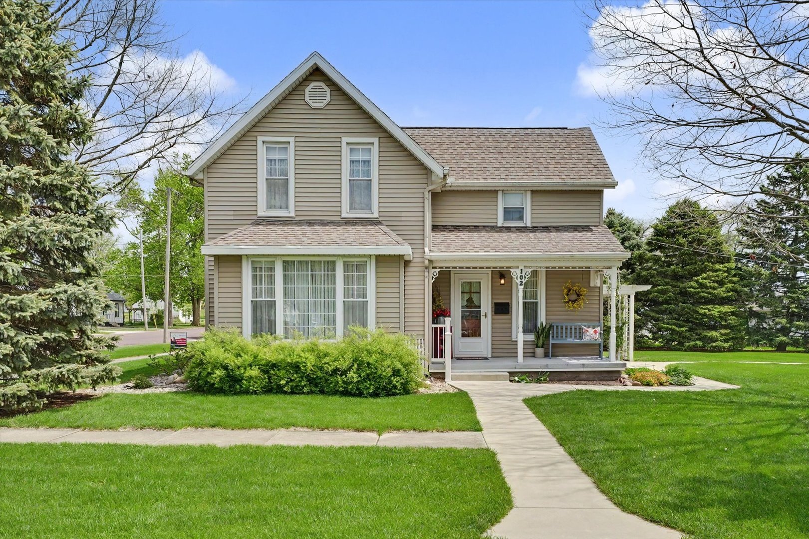 102 S WOOD Street, Gibson City, IL 60936