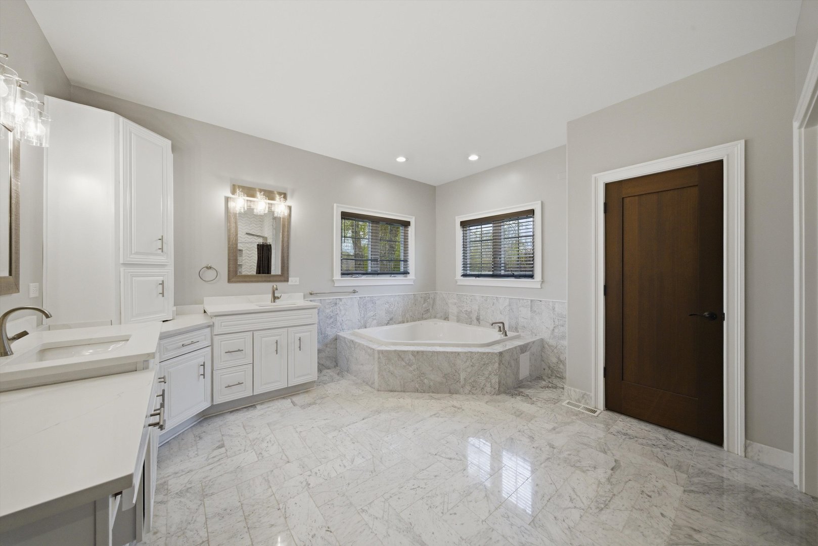 9090 Big Sable Point, Frankfort, IL 60423