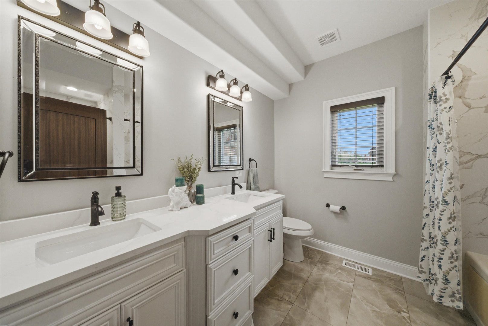 9090 Big Sable Point, Frankfort, IL 60423