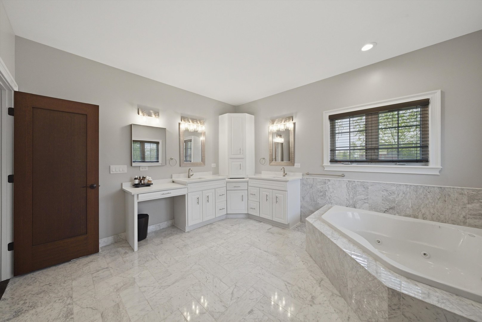 9090 Big Sable Point, Frankfort, IL 60423