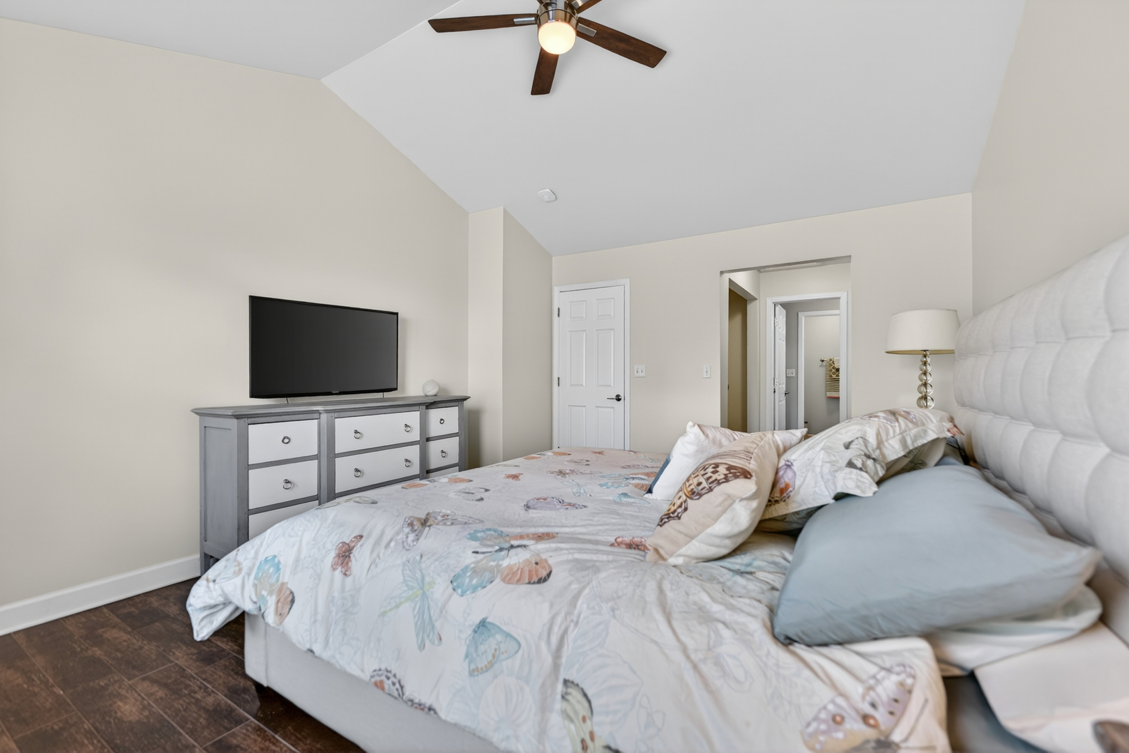 270 Grand Ridge Road #270, St. Charles, IL 60175