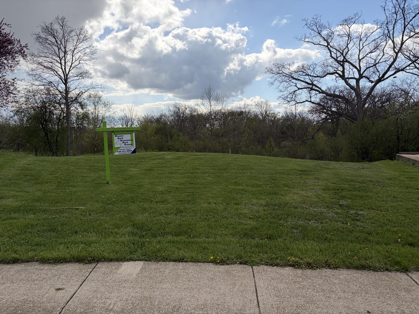 1750 Brookwood Drive, West Chicago, IL 60185