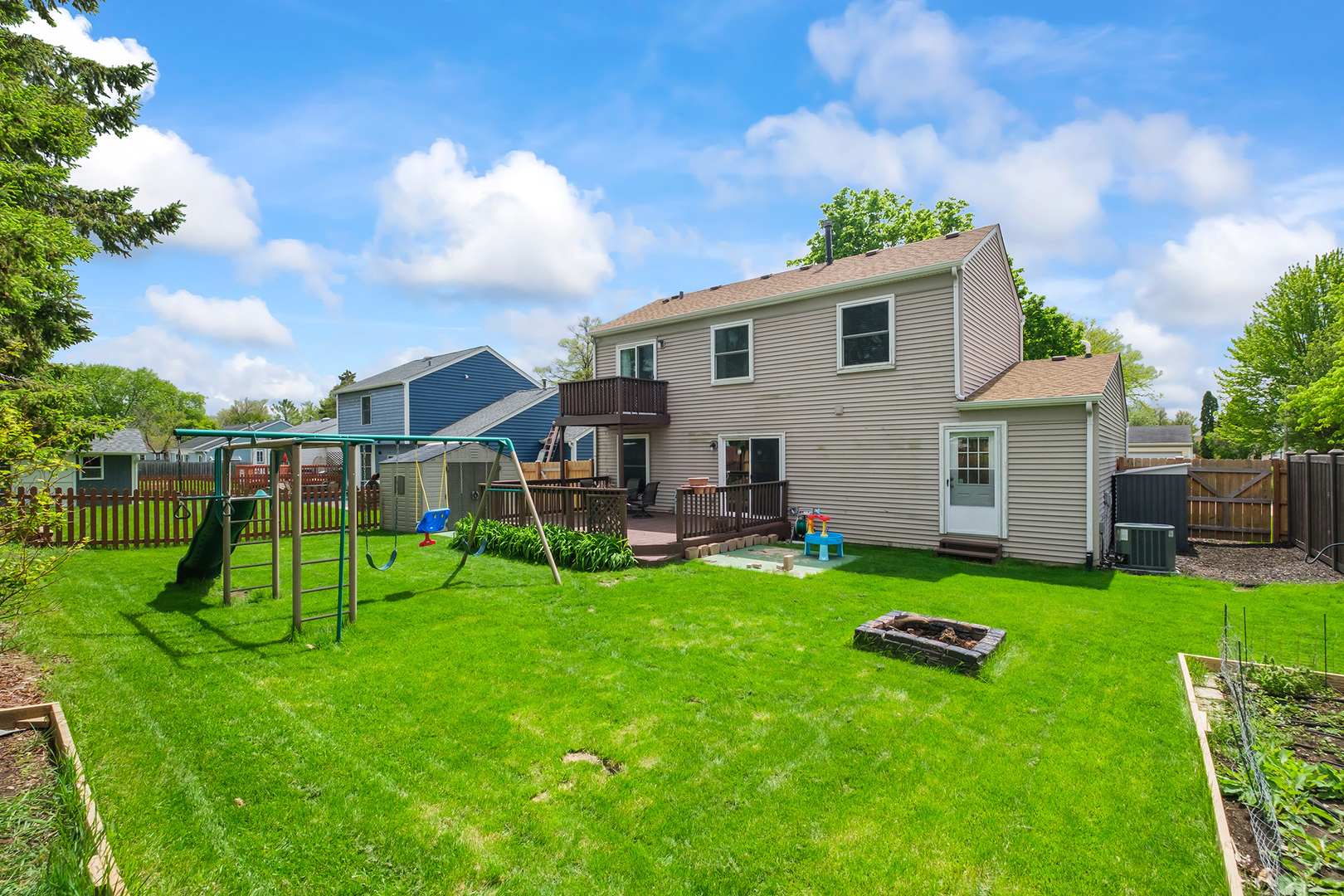 2250 Bannister Lane, Aurora, IL 60504