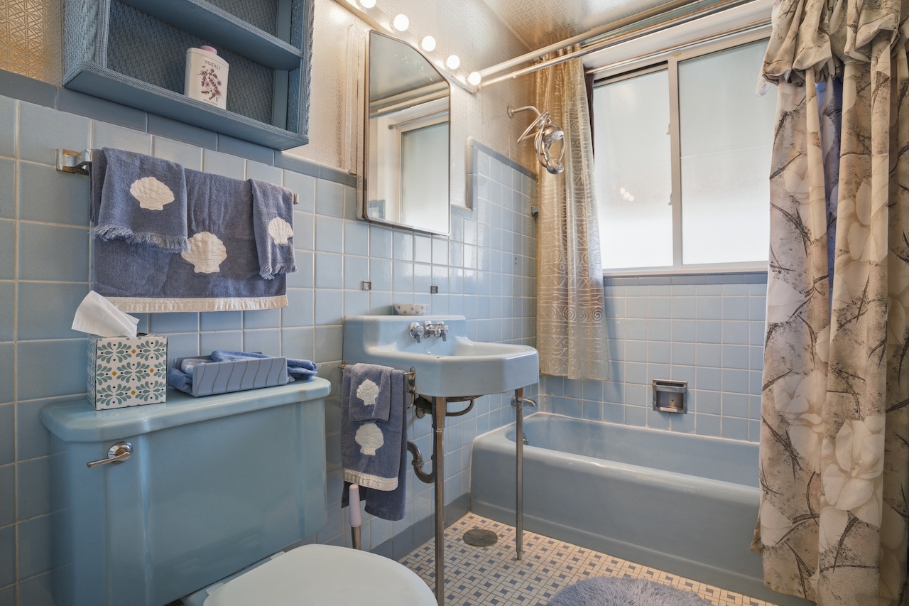 2711 W Balmoral Avenue, Chicago, IL 60625