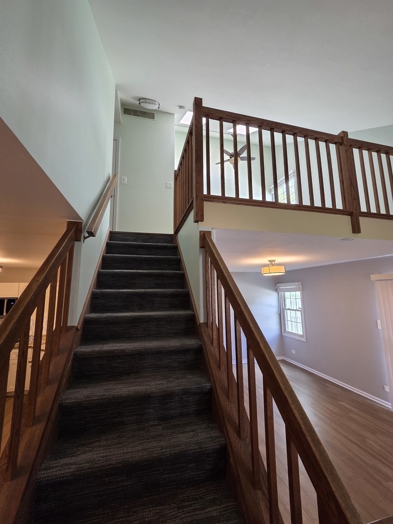 406 College Crossing, Rolling Meadows, IL 60008