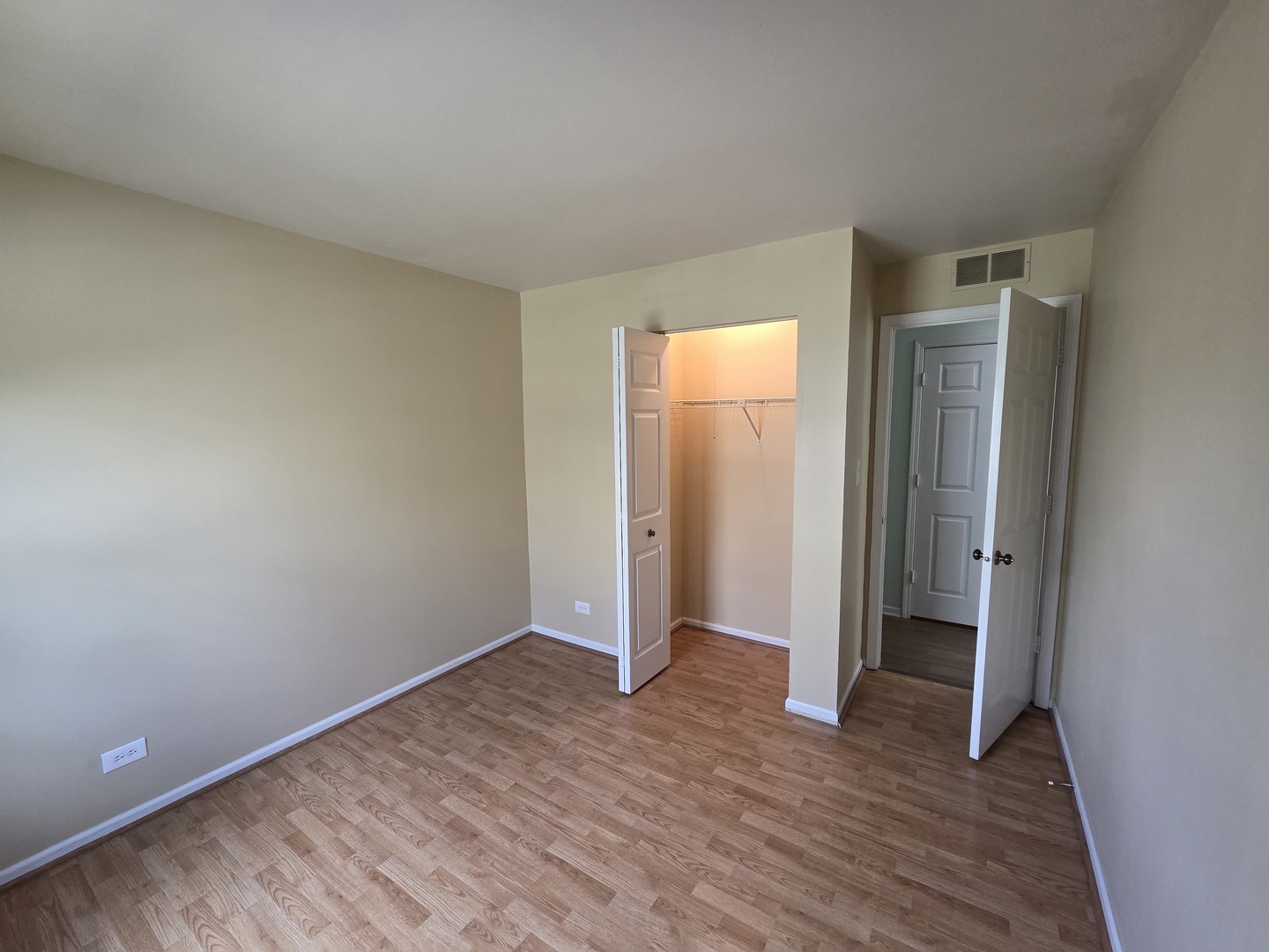 406 College Crossing, Rolling Meadows, IL 60008