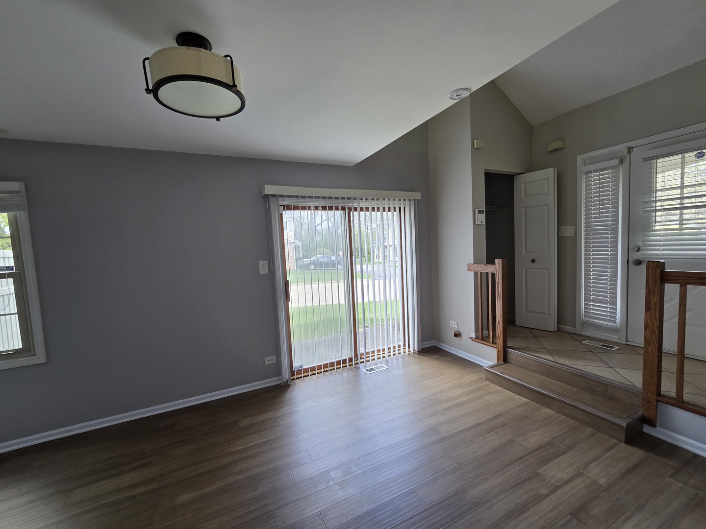 406 College Crossing, Rolling Meadows, IL 60008