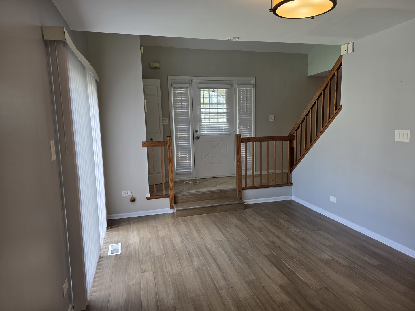 406 College Crossing, Rolling Meadows, IL 60008