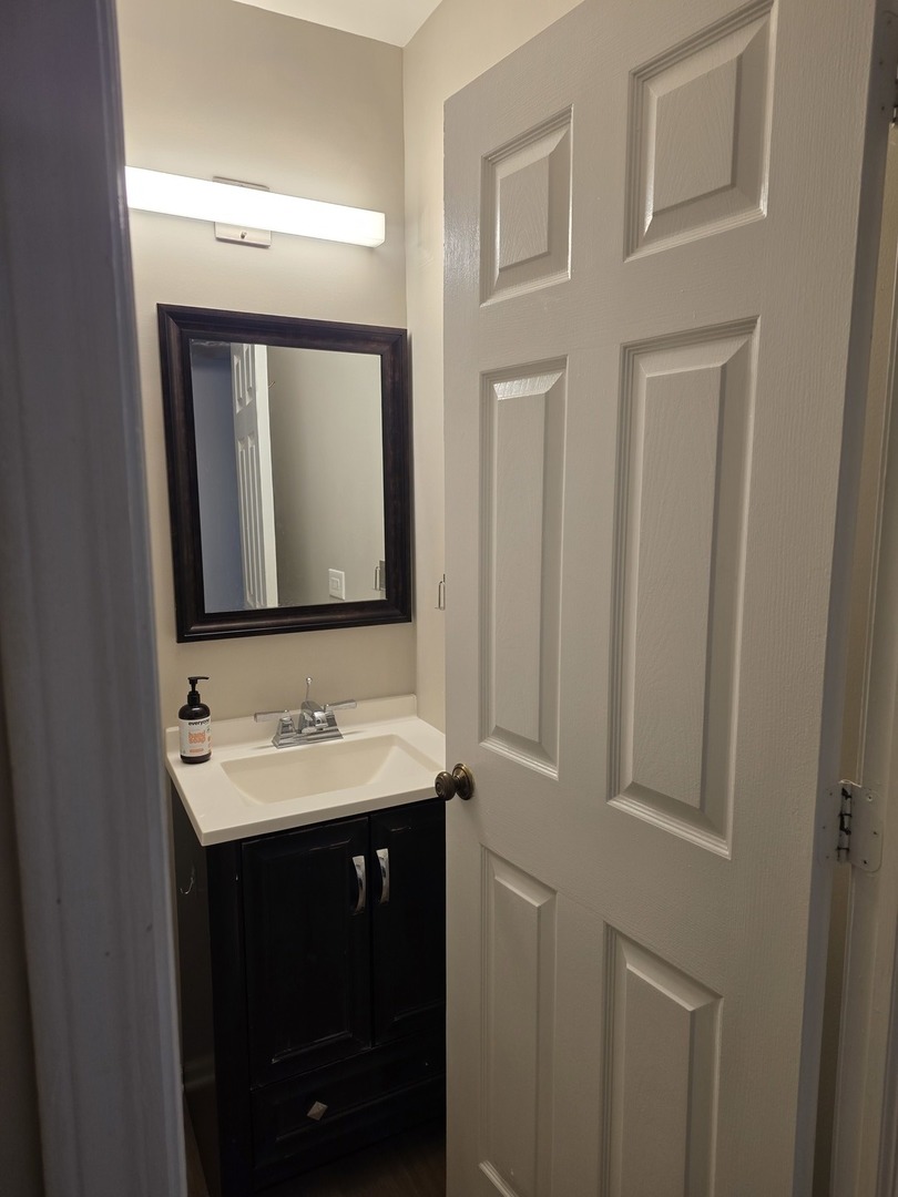 406 College Crossing, Rolling Meadows, IL 60008