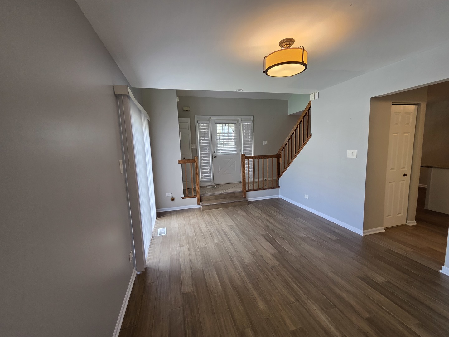 406 College Crossing, Rolling Meadows, IL 60008