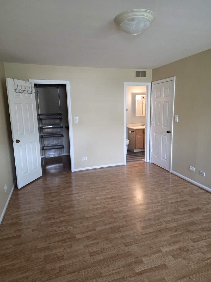 406 College Crossing, Rolling Meadows, IL 60008