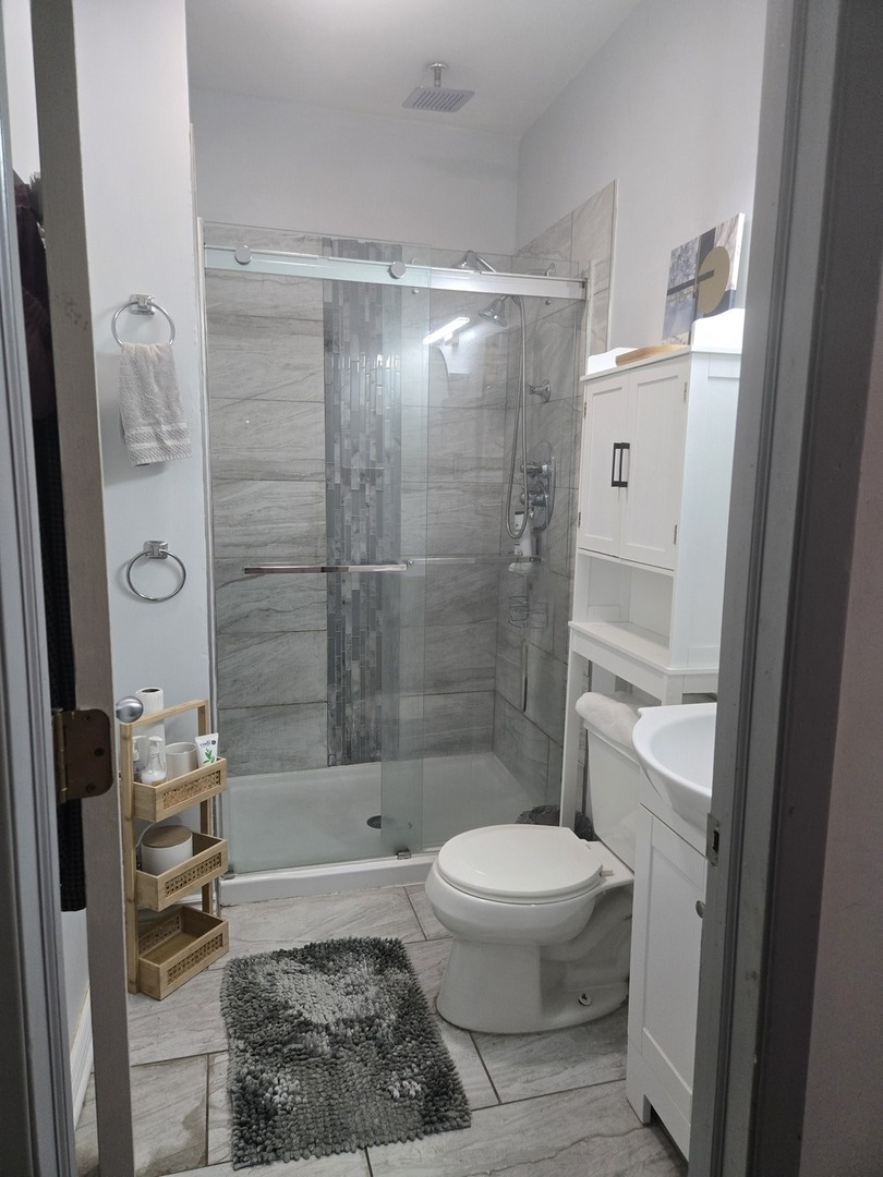 7204 S Rhodes Avenue, Chicago, IL 60619