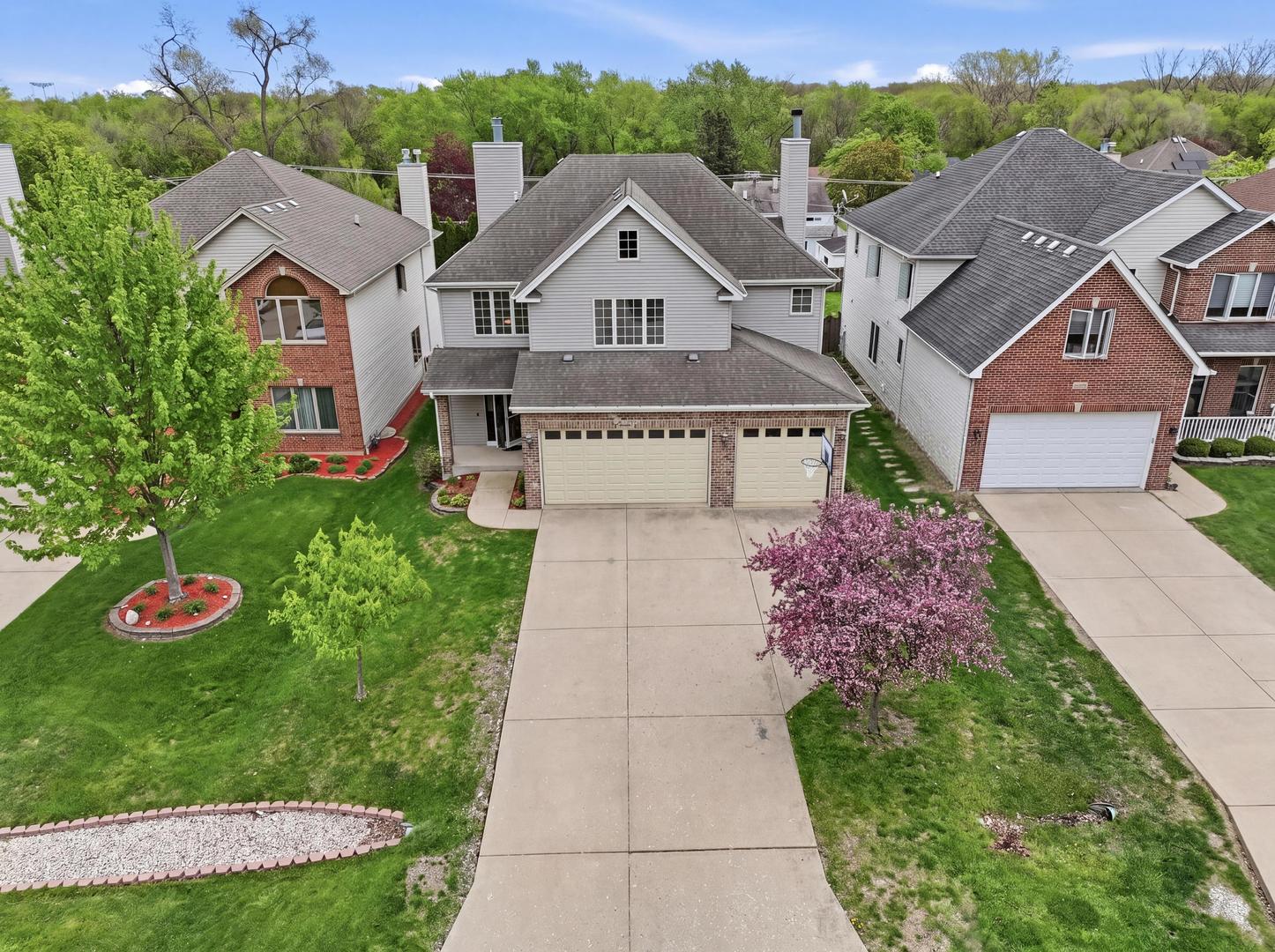 0S635 Robbins Street, Winfield, IL 60190