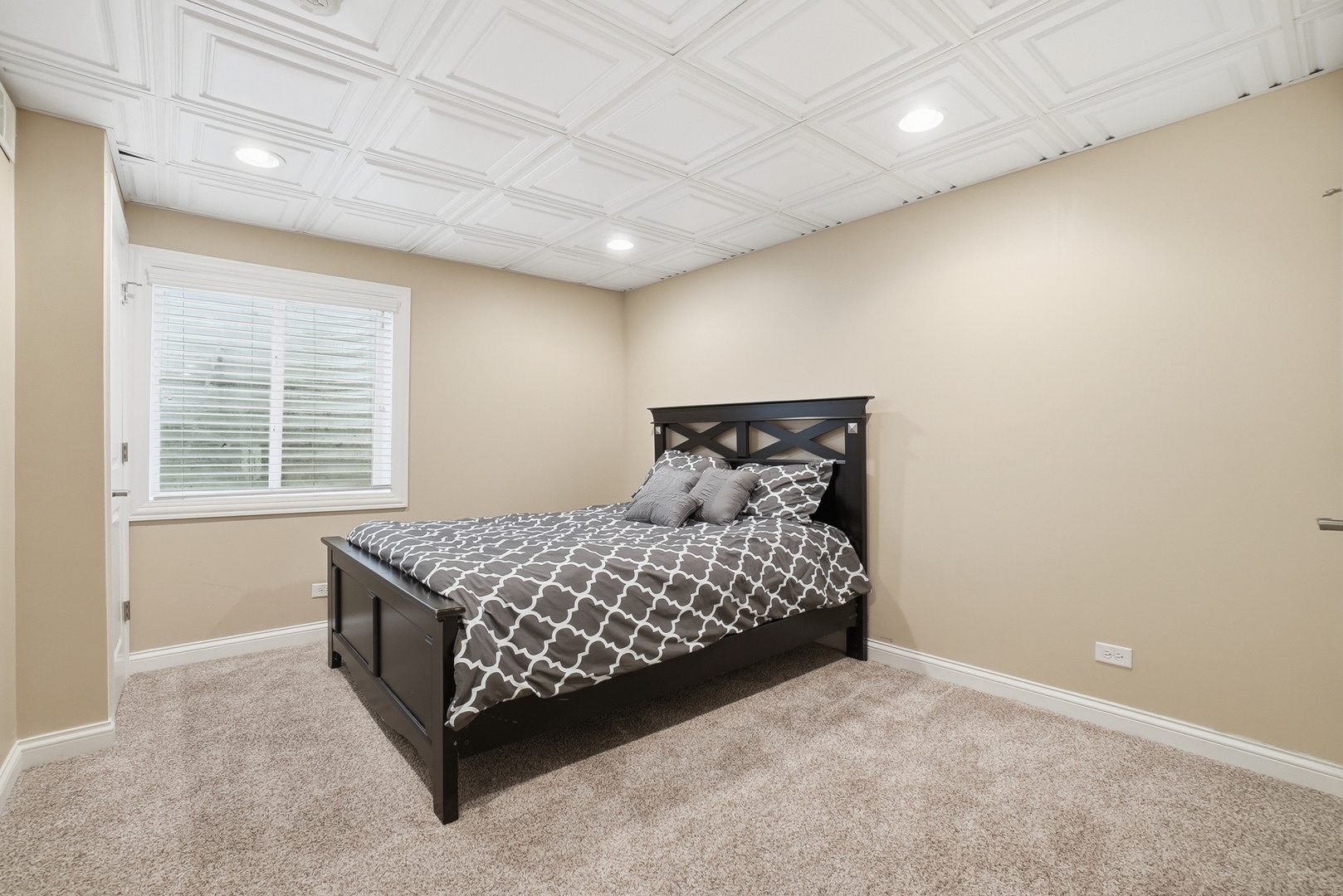 0S635 Robbins Street, Winfield, IL 60190