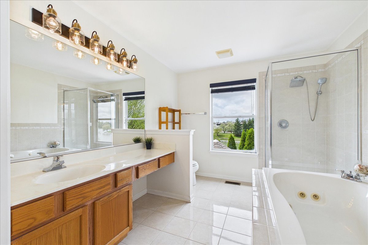 913 Meadowridge Drive, Aurora, IL 60504