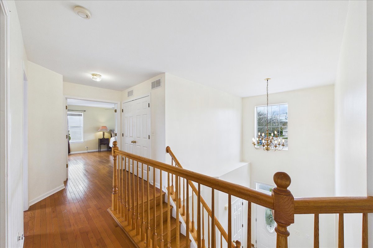 913 Meadowridge Drive, Aurora, IL 60504