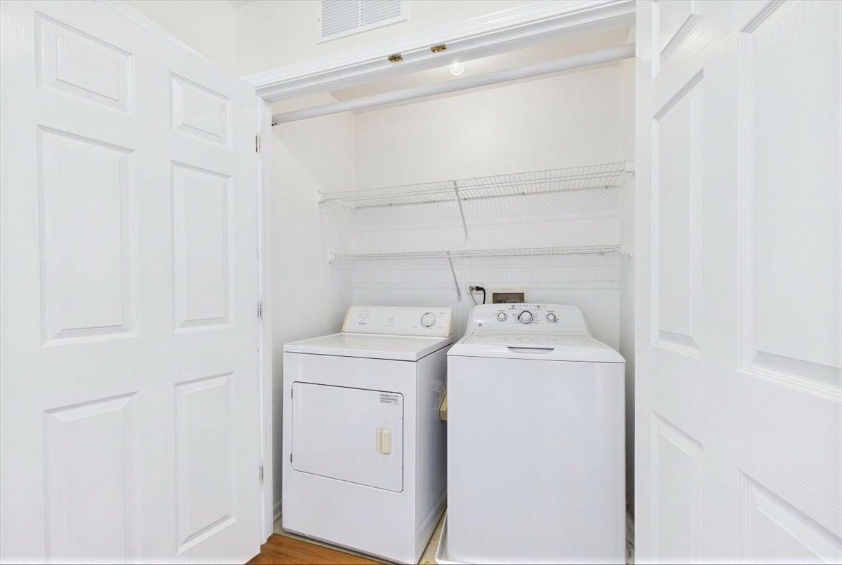 913 Meadowridge Drive, Aurora, IL 60504