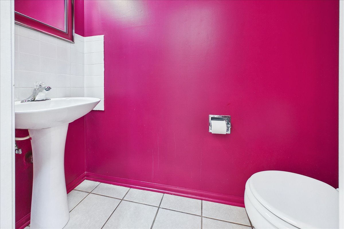 913 Meadowridge Drive, Aurora, IL 60504