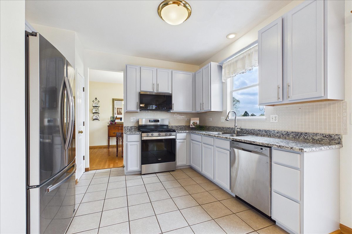 913 Meadowridge Drive, Aurora, IL 60504