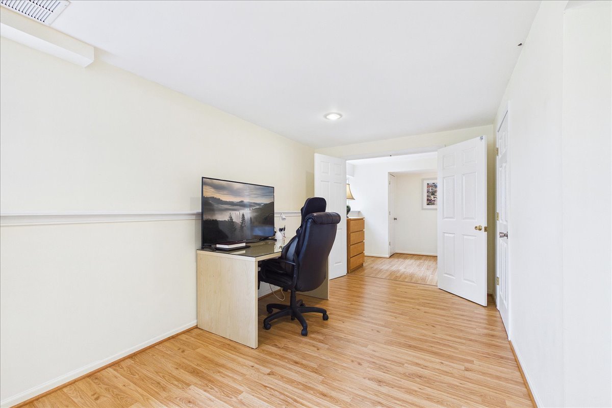 913 Meadowridge Drive, Aurora, IL 60504