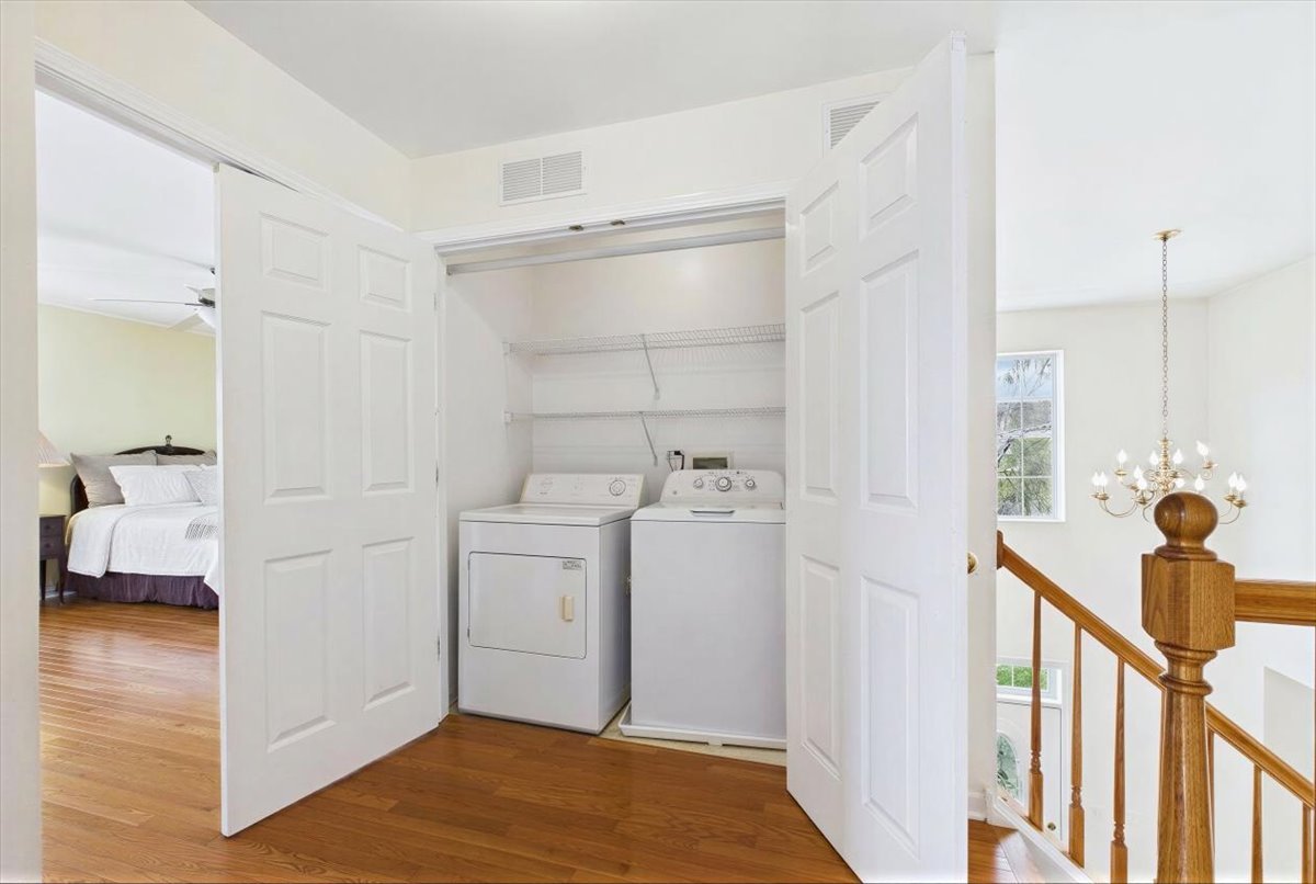 913 Meadowridge Drive, Aurora, IL 60504