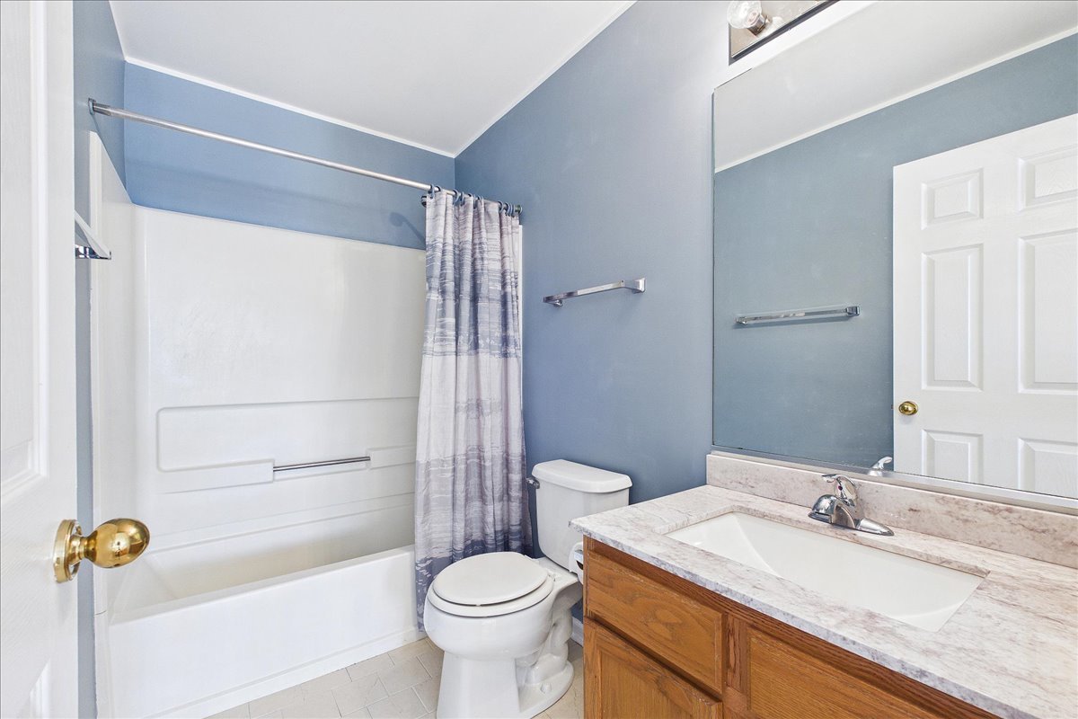 913 Meadowridge Drive, Aurora, IL 60504