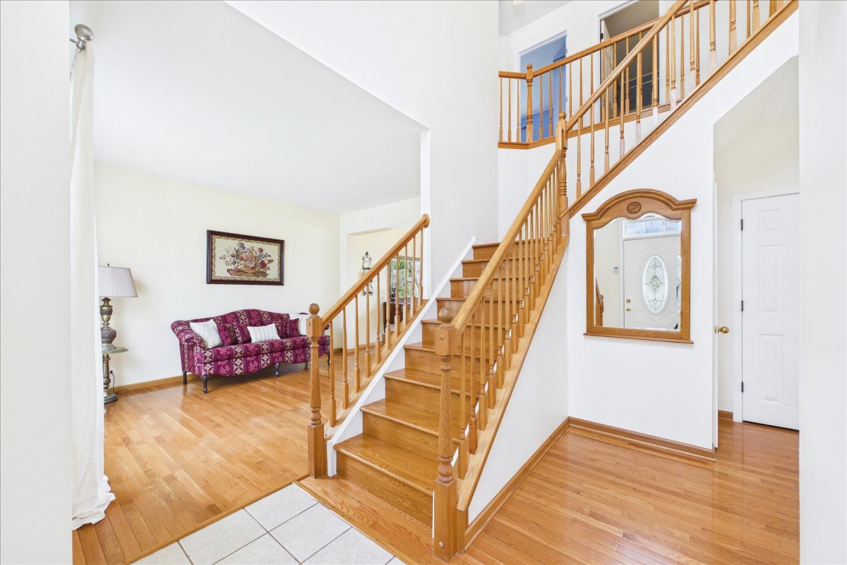 913 Meadowridge Drive, Aurora, IL 60504