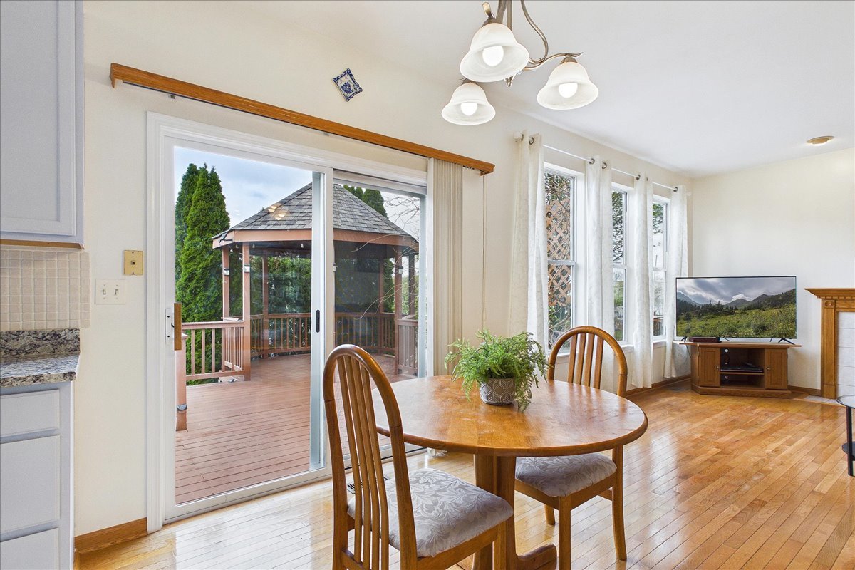 913 Meadowridge Drive, Aurora, IL 60504