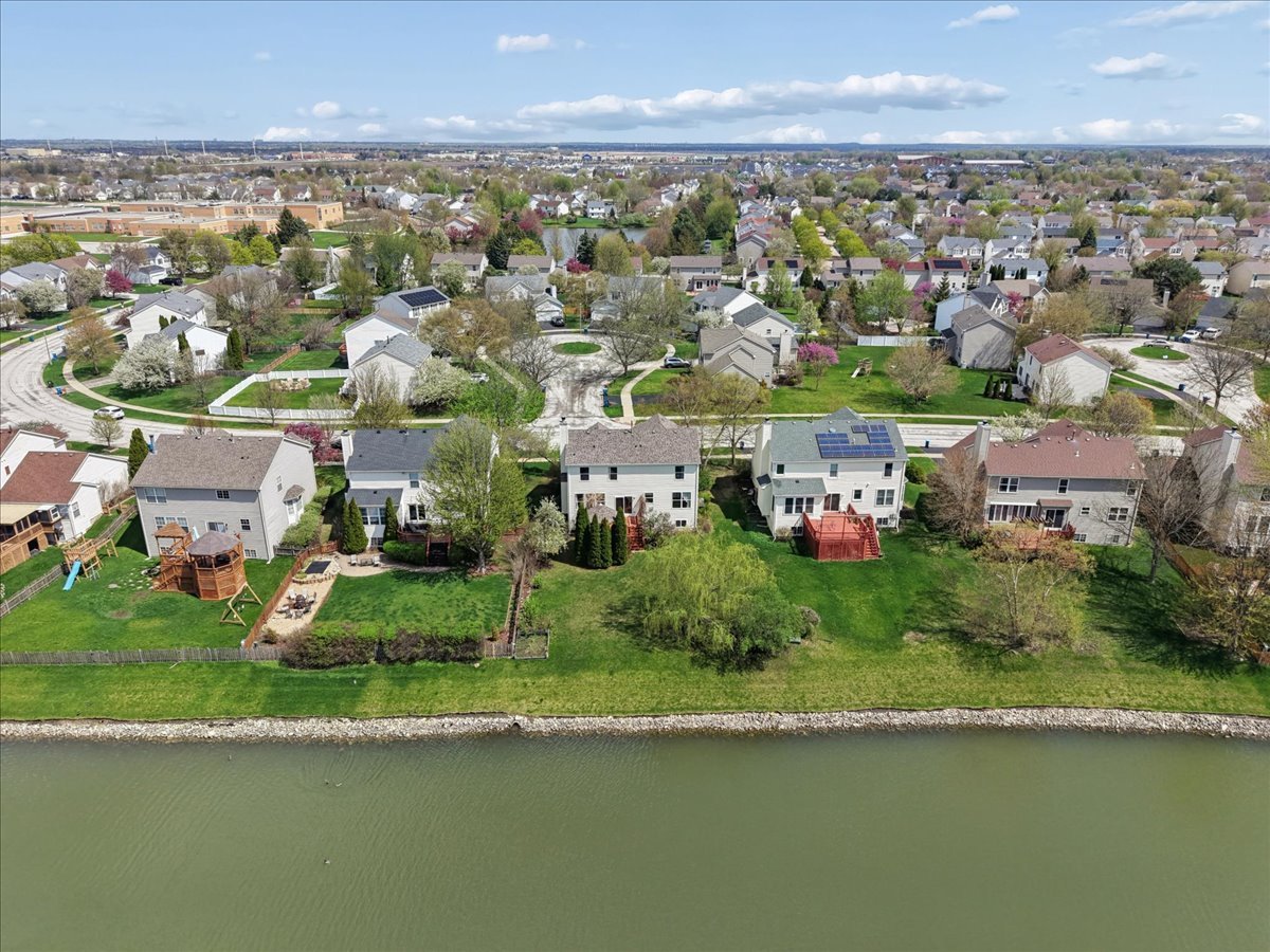 913 Meadowridge Drive, Aurora, IL 60504