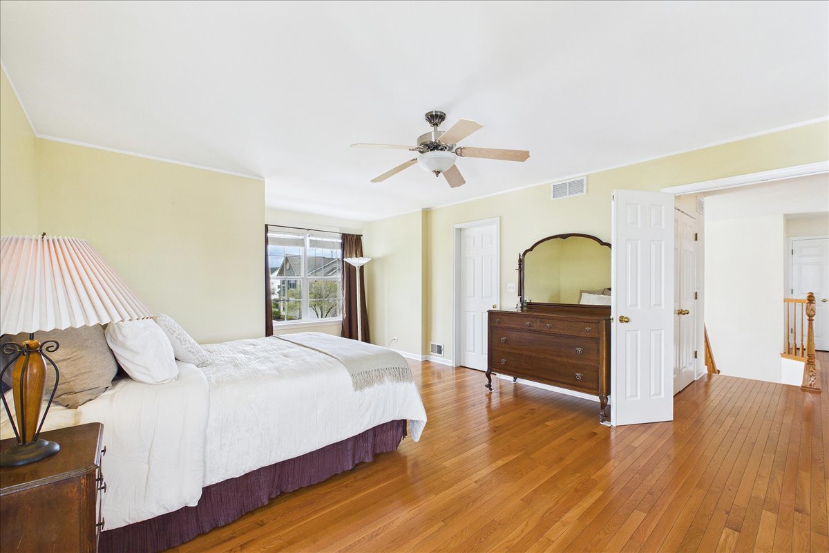 913 Meadowridge Drive, Aurora, IL 60504