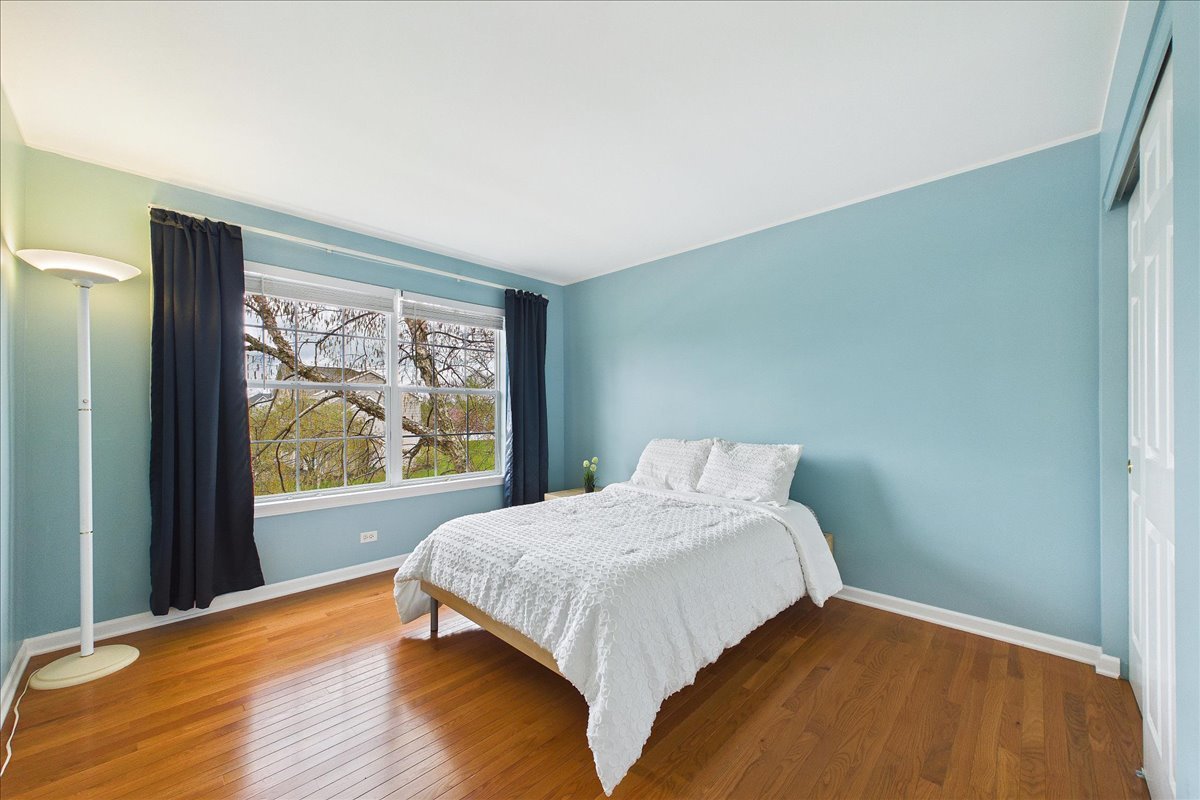 913 Meadowridge Drive, Aurora, IL 60504