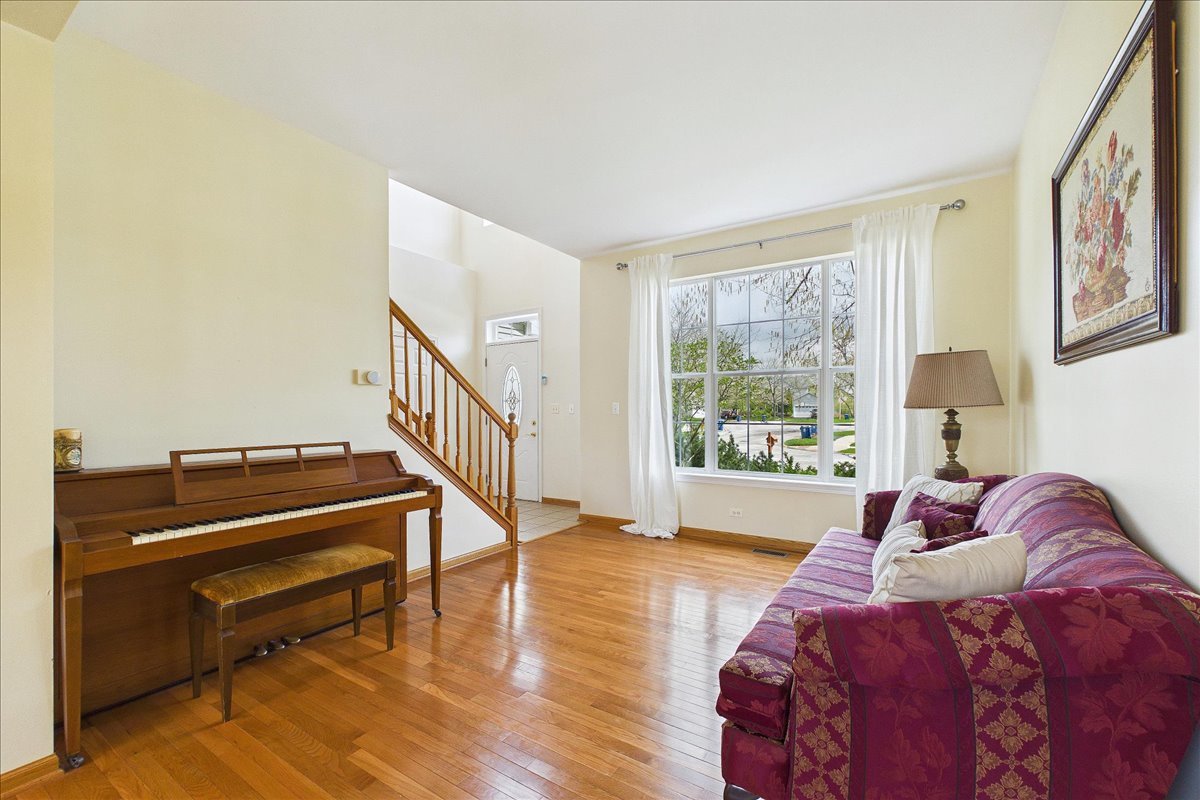 913 Meadowridge Drive, Aurora, IL 60504